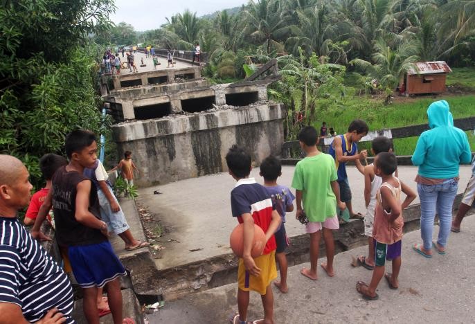 Canh tan hoang sau dong dat o Philippines, 15 nguoi thiet mang-Hinh-5